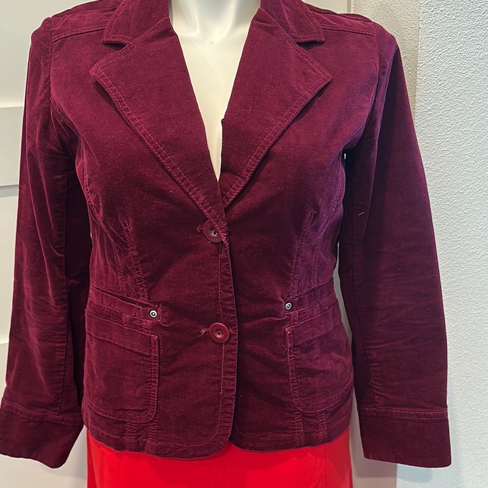 Chico's Burgundy Blazer Velvet Texture Fitted Silhouette Size 1